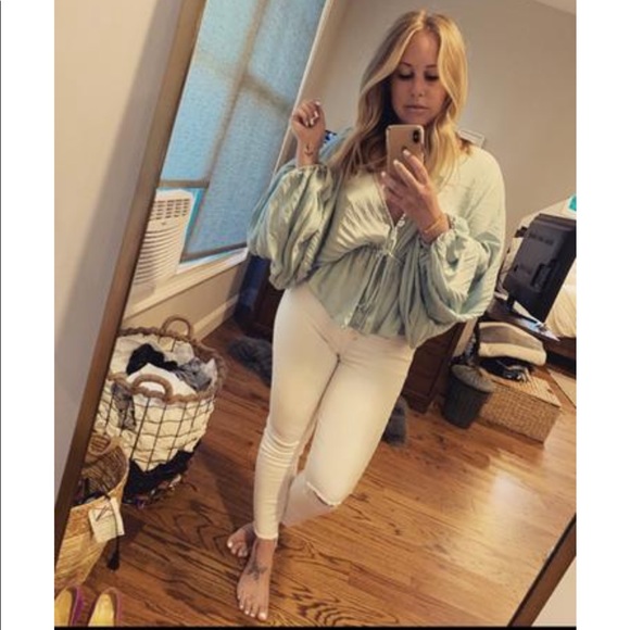 Free People Open Back Pleated Silky Billow Blouse NWT XS Turquoise Plunging - Picture 4 of 4